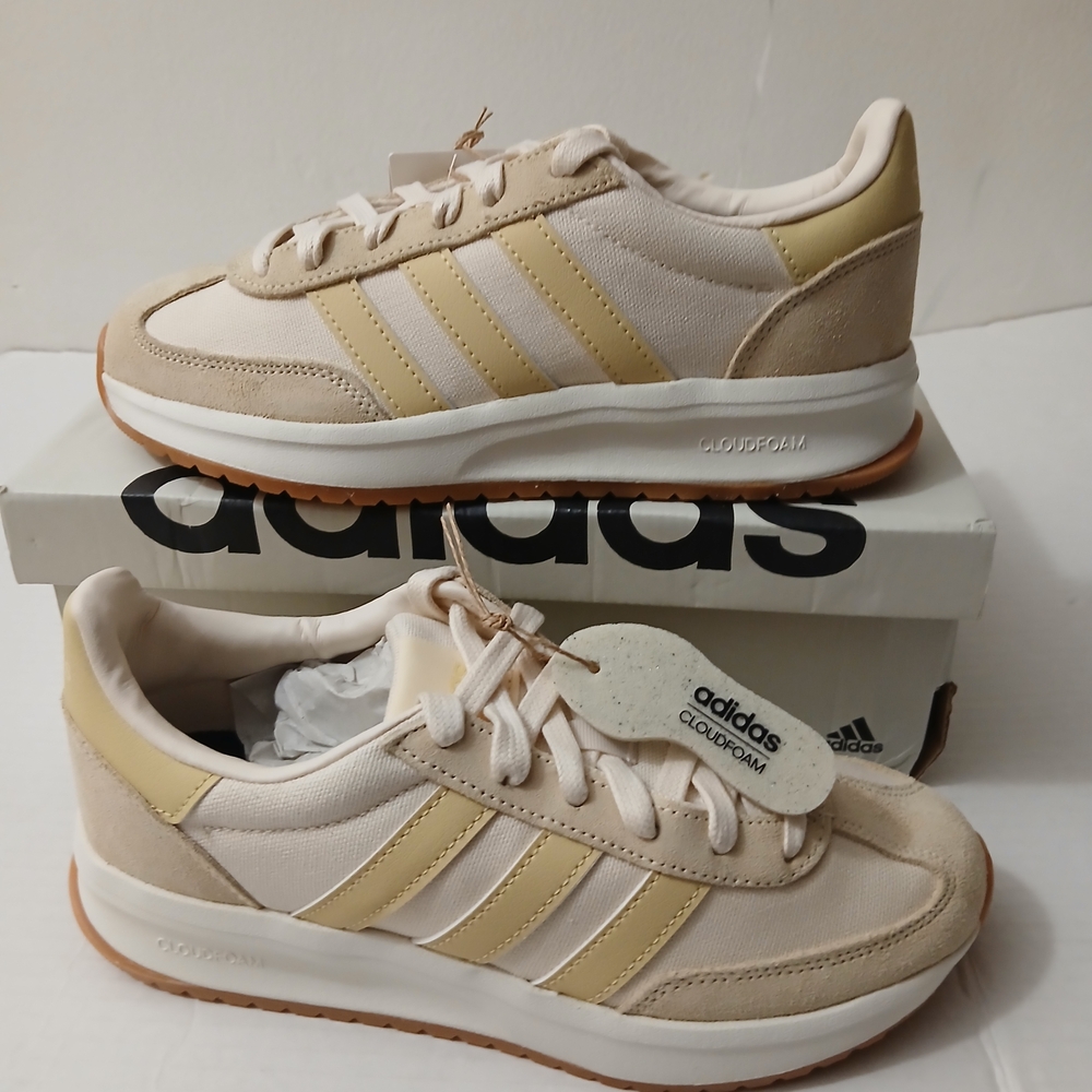 Adidas Women's Cream Sneakers Size 6 New